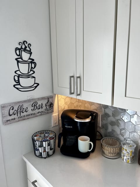 Coffe bar w/ Keurig 8-cup carafe and single cup gourmet pod serving. 