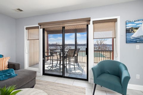 Troutt's Lake Escape