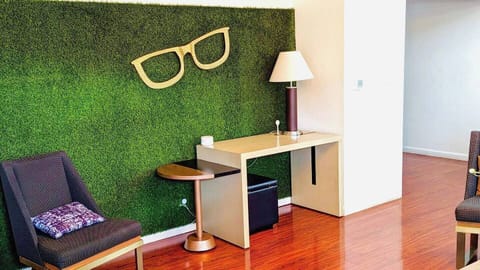 Spacious living area, with selfie wall!