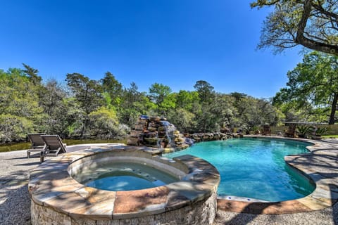 Hitchcock Vacation Rental | 5BR | 3BA | 3,323 Sq Ft | Step-Free Entry