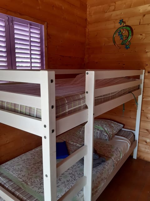 2 bedrooms, travel crib, free WiFi, bed sheets