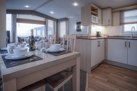 Ty Moselle 12 - 2 Bedroom Holiday Home - Amroth (13867)