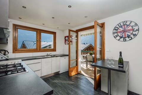 Dinner on the terrace, and then dish sorting with the best view ever.