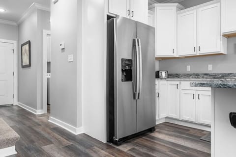 Cook with ease using stainless steel appliances and all the essentials right at your fingertips.