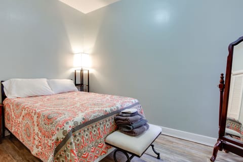 Bedroom 1 | Full Bed | 1st Floor | Linens Provided