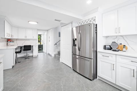 Fully Equipped Kitchen Brand New Appliances