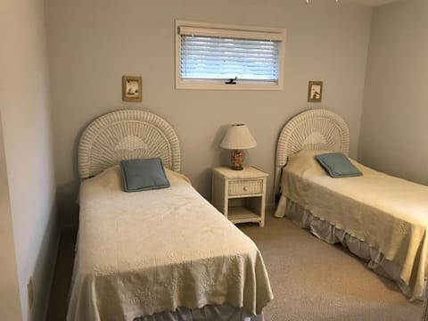 4 bedrooms, iron/ironing board, internet