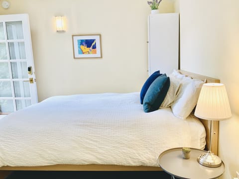 Welcome to our newly renovated guest house in downtown Palo Alto!