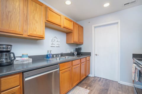 Fully equipped kitchen w/ stove, microwave and dishwasher (soaps provided). Blender, crockpot, corkscrew...everything you need!