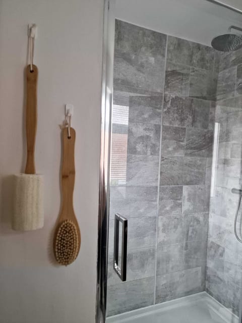 Combined shower/tub, hair dryer, towels, soap