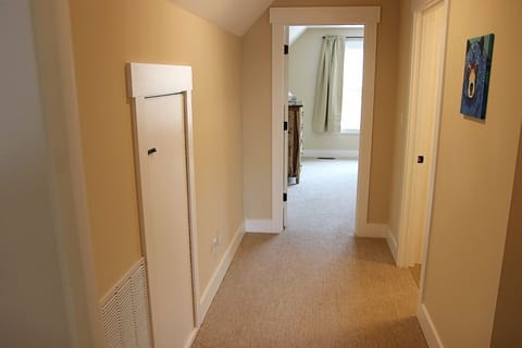 This short hallway connects the two upper bedrooms and bathroom.