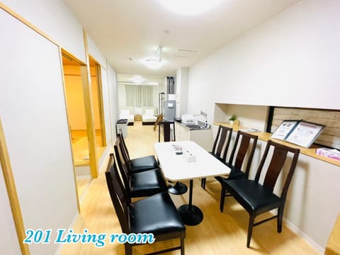 201 Kitchen and Nice 2 bathrooms  9 people \/ Naha Okinawa Copropriété in Naha