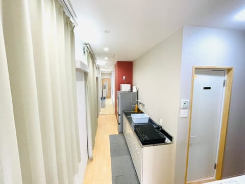 101 Kitchen and Nice 2 bathrooms 7 people \/ Naha Okinawa Condo in Naha