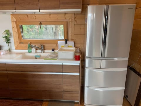 Fridge, microwave, stovetop, cookware/dishes/utensils