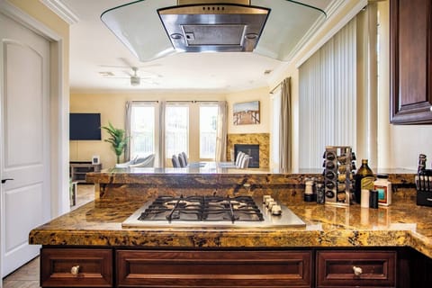 Full range with gas cooking and ample pots & pans