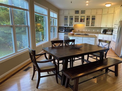 Breakfast nook table seats 6 and has 2 additional leaves to extend seating.