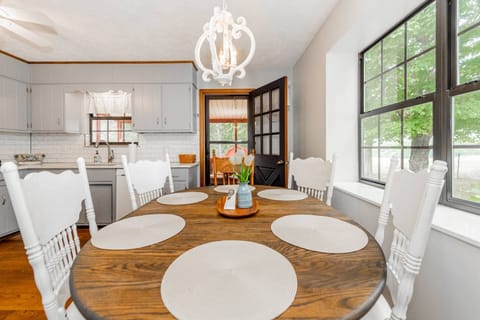 Make memories around the dining table that seats 6 comfortably