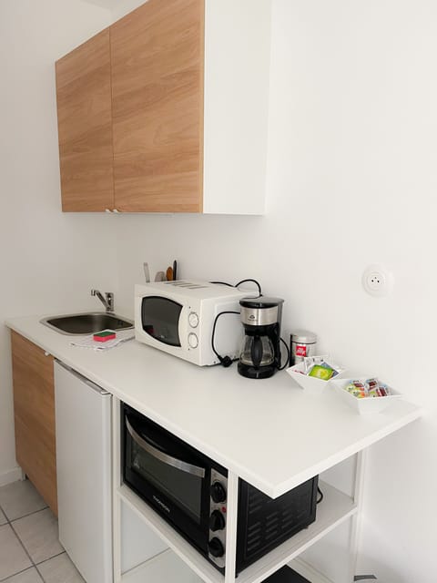 Fridge, microwave, coffee/tea maker, dining tables