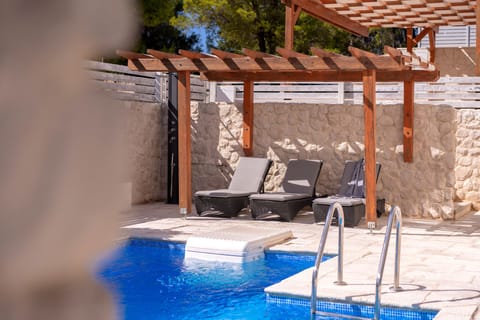 Villa Anouk | The area around the pool