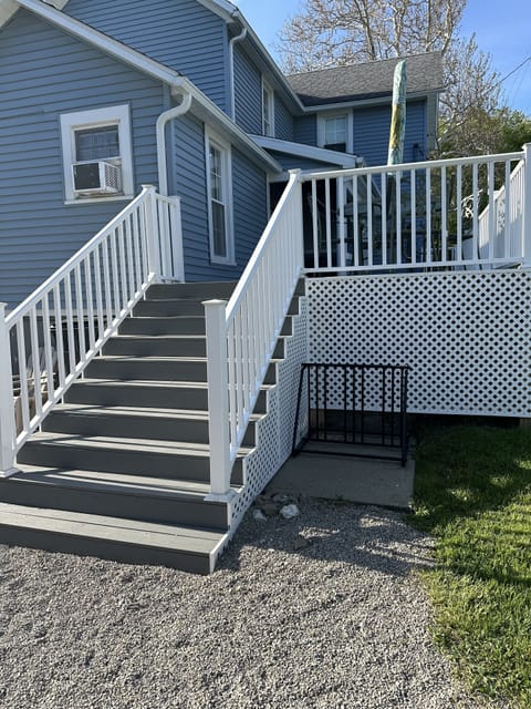 Showing steps from the very spacious driveway to the large deck area.