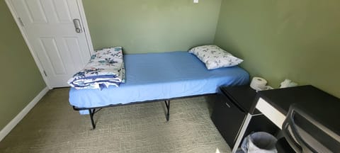 1 bedroom, iron/ironing board, bed sheets