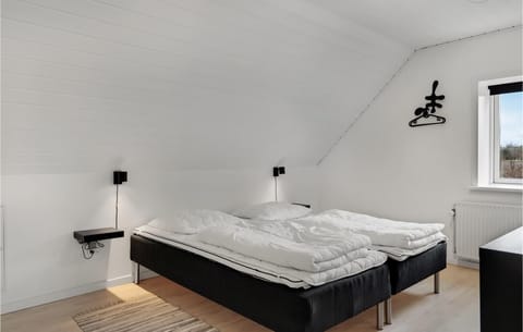 6 bedrooms, travel crib, WiFi