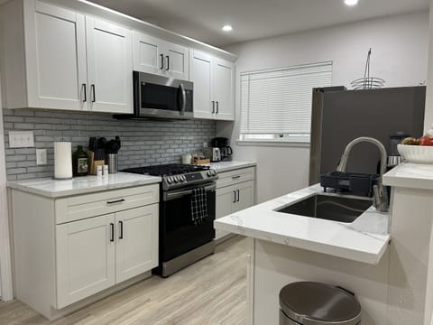 Prepare your delicious meal in our fully equipped kitchen that has the basic things you need, from pots and pans to coffee and tea. 