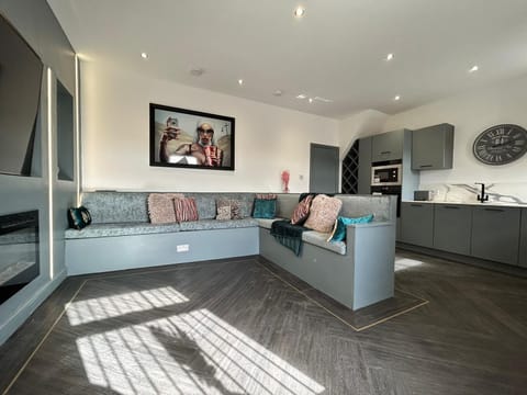 Living Room / Lounge