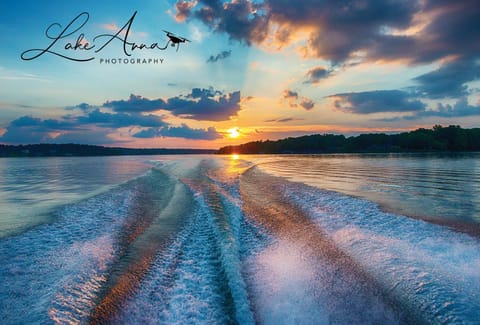 (photo credit) Lake Anna Photography - sunset water cruise