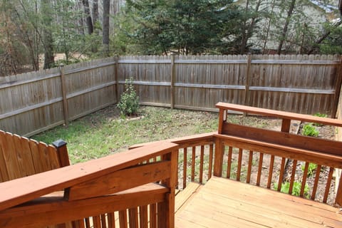 Fully-enclosed back yard area (good for a dog)