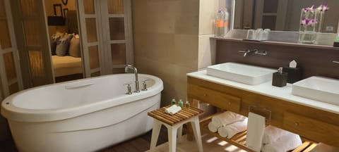 Combined shower/tub, jetted tub