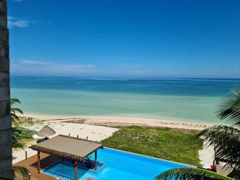 Outdoor pool, an infinity pool