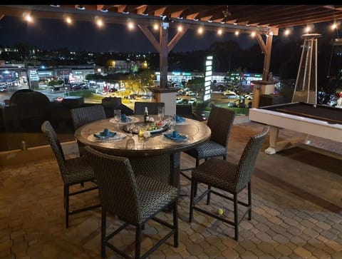 Firepit dinning table available, for romantic evening dinners.