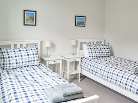 Twin bedroom | Fox House, Alnwick