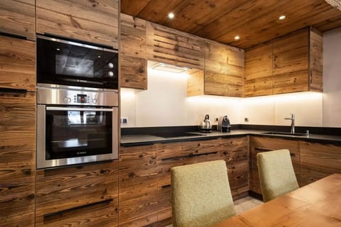 Dishwasher, cookware/dishes/utensils