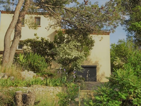 Bottom of villa near Calanques de Cassis in quiet housing estate Condo in Cassis