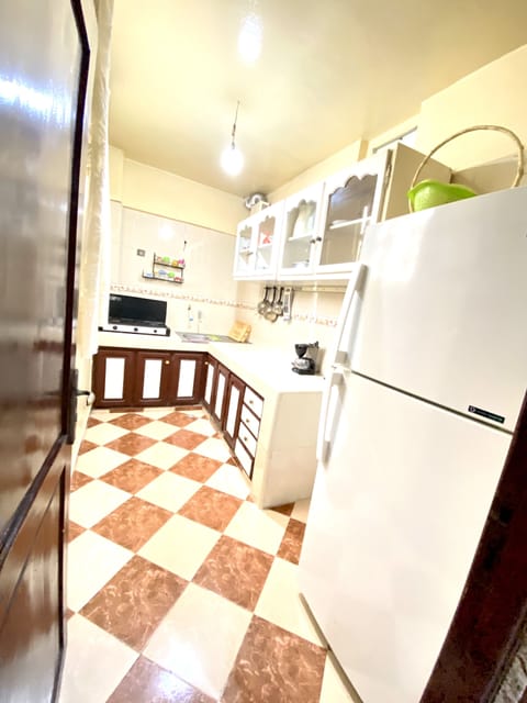 Fridge, oven, coffee/tea maker, dining tables