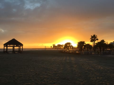 Sunset, Doheny State Beach. Have Lunch or Drinks here.