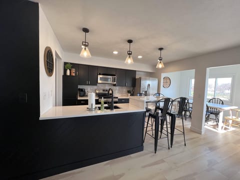 Private kitchen | Fridge, microwave, oven, stovetop