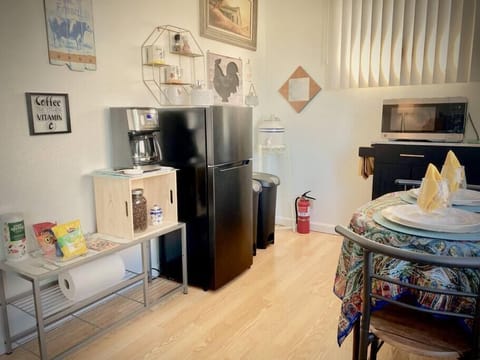 Fridge, microwave, oven, coffee/tea maker