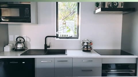 Easy and convenient, equipped kitchen D/W, Microwave, F&F etc