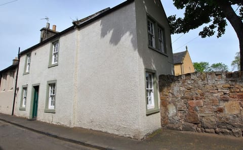 The cottage dates from the 18th centuary