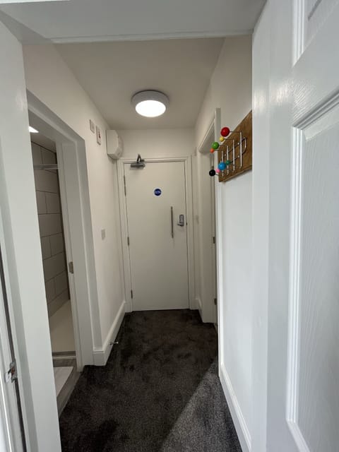 Studio 4 - With private shower room and private bathroom with toilet and wash basin