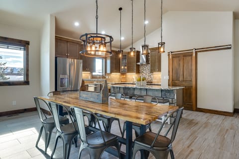 Dining Area | Dishware Provided | Upper Level