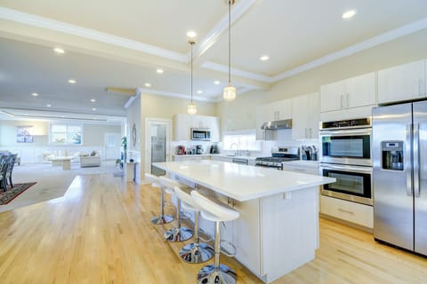 Kitchen | Cooking Basics | Coffee Maker | Paper Towels/Trash Bags Provided