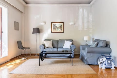 Living room, with the natural light from the balcony and garden