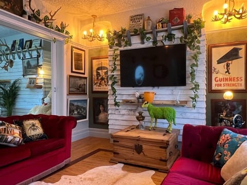 Living Room / Lounge