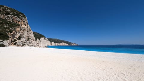 Beach nearby, sun loungers, beach towels