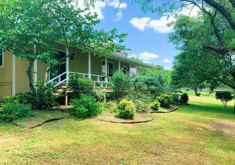 Classic 1970's river home, bathed in greenery