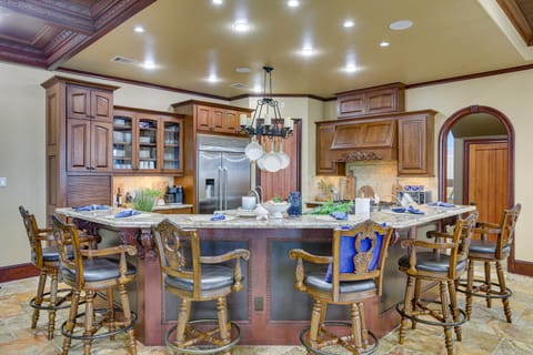 Kitchen | Cooking Basics | Coffee Maker | Paper Towels/Trash Bags Provided